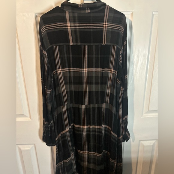 Universal Thread Plaid Button Up - Picture 3 of 4